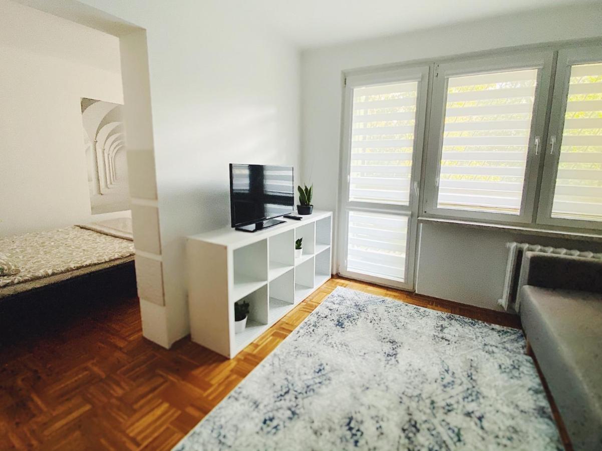 23 Apartment *